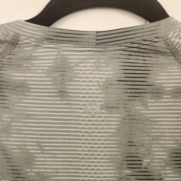 Lululemon Swiftly Tech Short Sleeve 2.0 *Wash Shibori Stripe Tie Dye Size 8 Gym - Picture 5 of 8